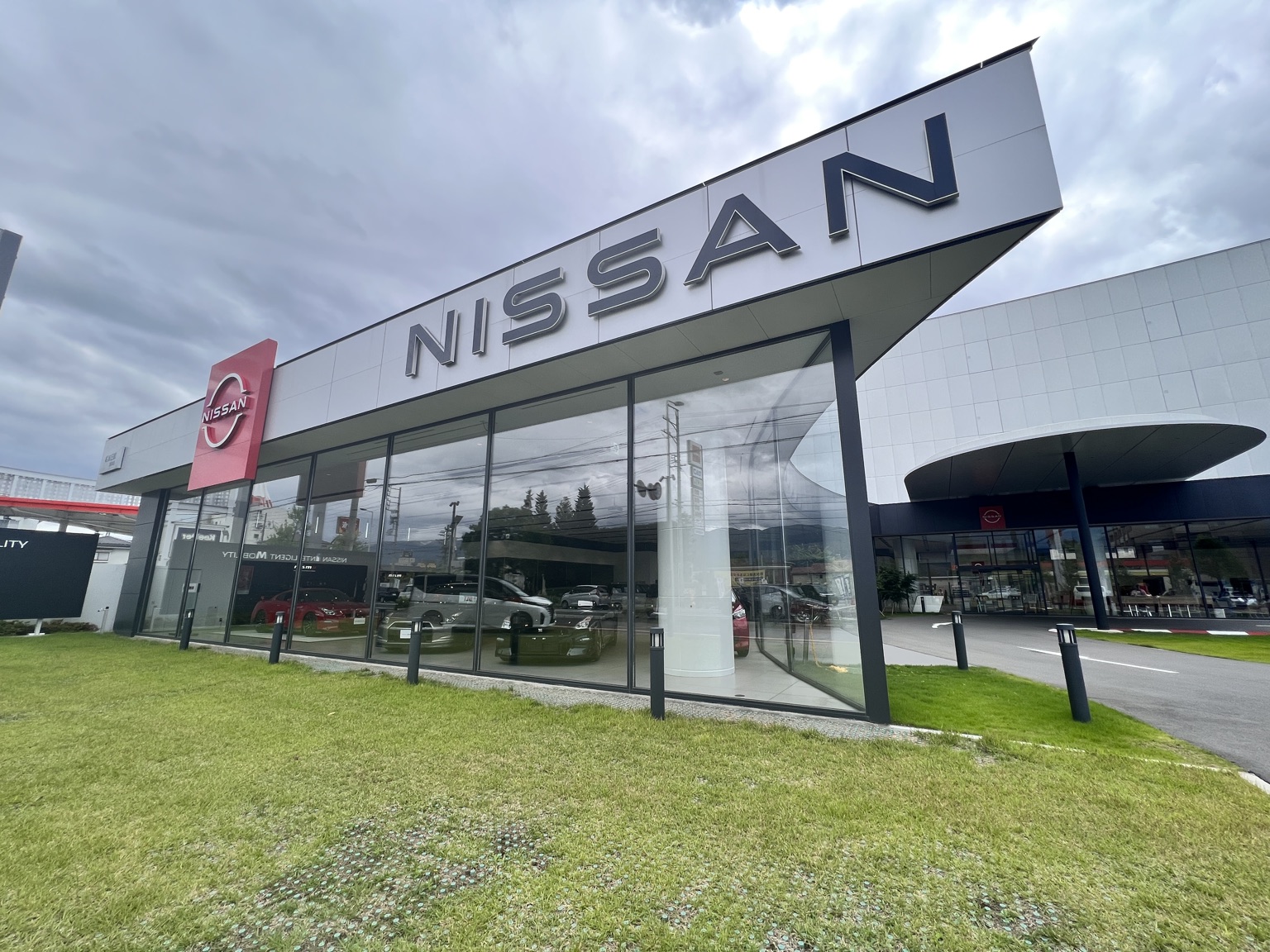 松本日産 ショールーム