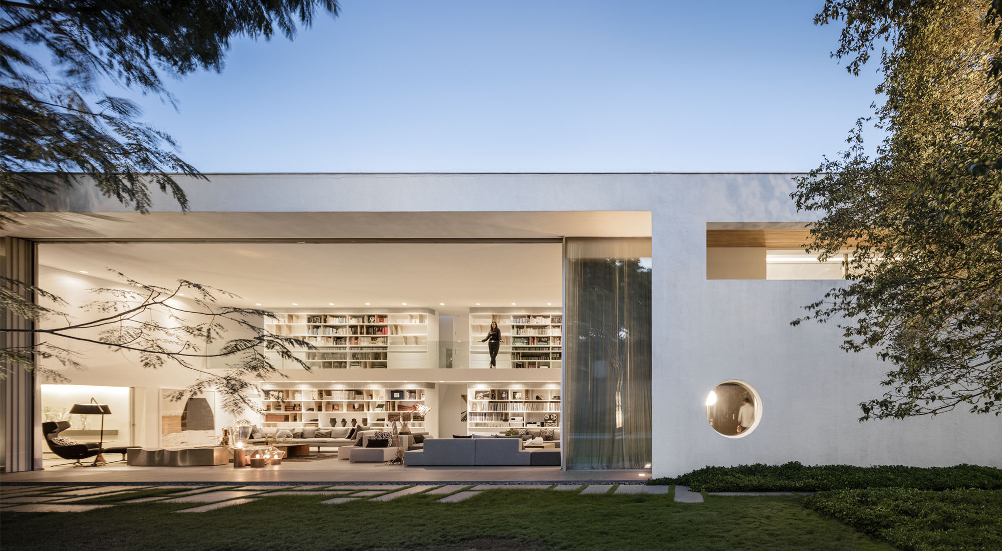 Gama Issa House V2.0｜ブラジル・サンパウロ — panoramah! 採用事例（設計：Studio MK27 — Marcio Kogan + Lair Reis）