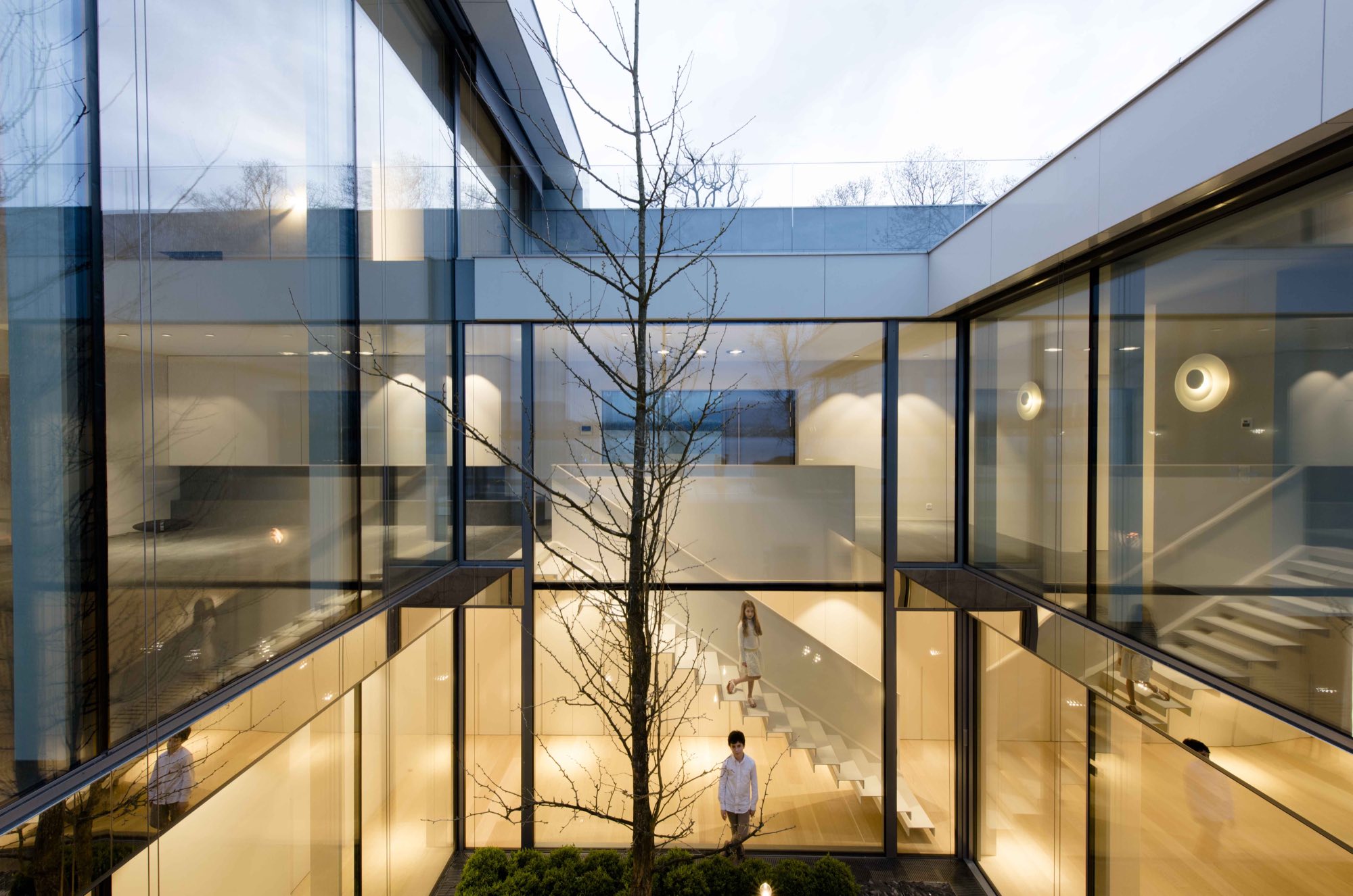 Villa LAC｜スイス・ジュネーブ — panoramah! 採用事例（設計：GM Architectes Associés / Tiziano Borghini）