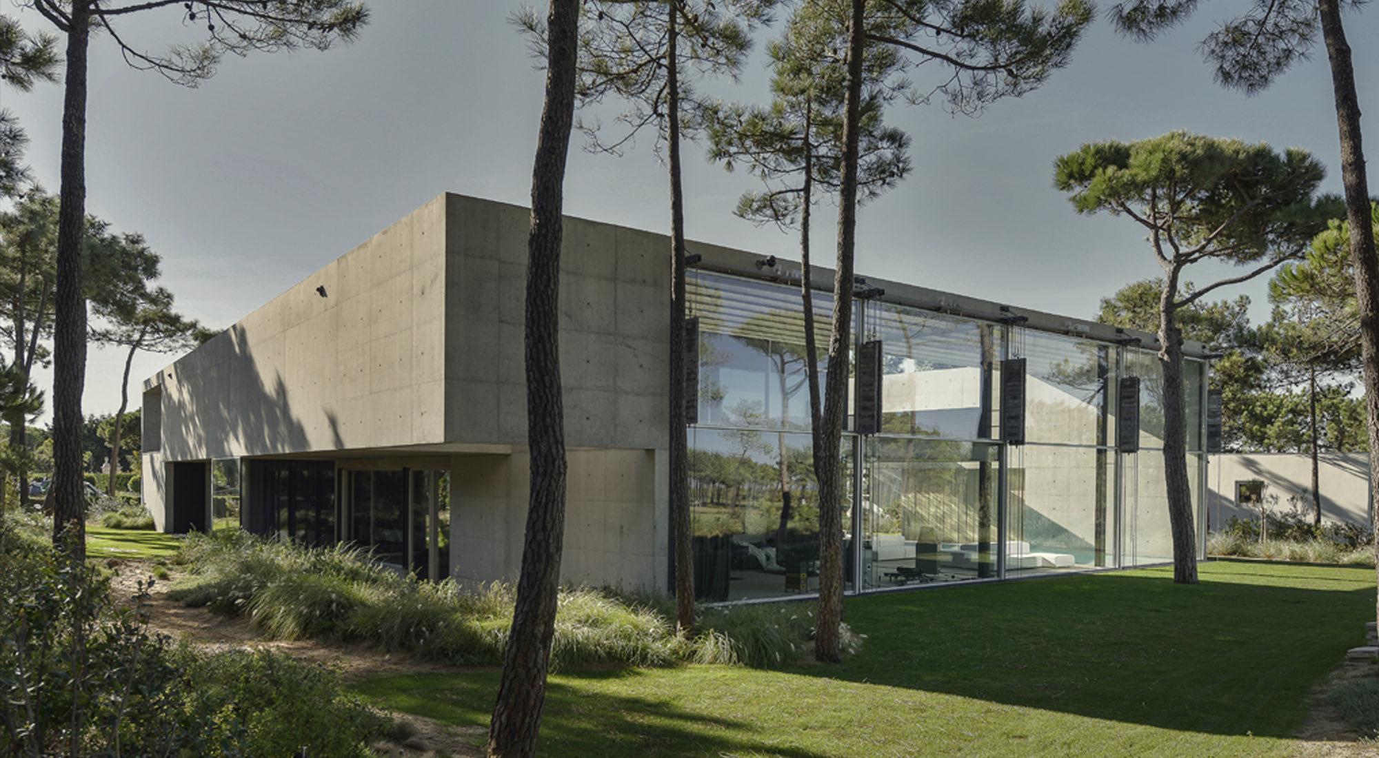 The Wall House｜ポルトガル・カスカイス — panoramah! 採用事例（設計：Guedes Cruz Arquitectos — José Guedes Cruz, César Marques, Marco Marinho）